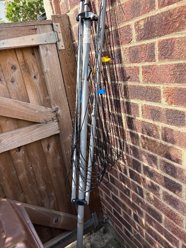 Free to collect outdoor clothes airer