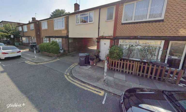 Garage to rent in London (N17) | Stashbee