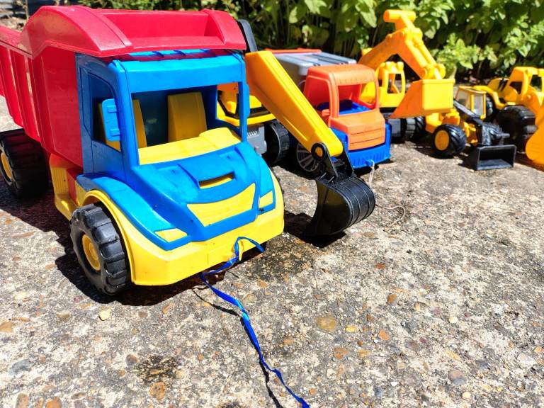 Construction toy vehicles bundle