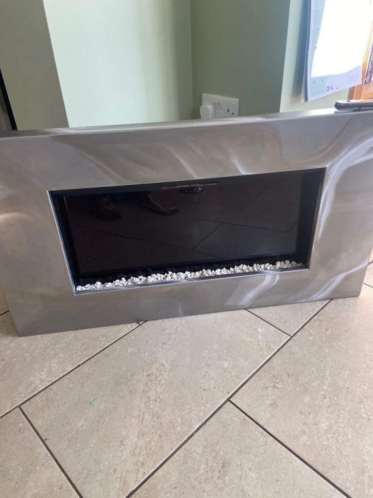 Electric Fire wall mounted 1900 watt remote control 