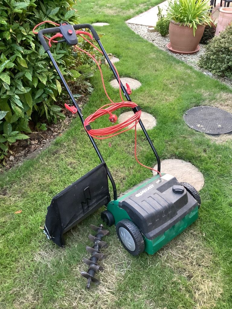 QUALCAST GSR120H Electric Lawn Rake and Scarifier – Good Condition