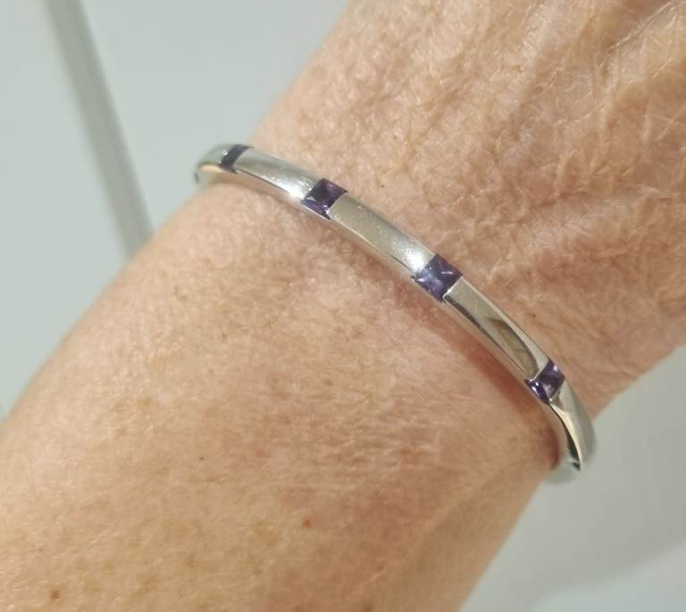 Gold 9ct Bangle / Bracelet with amethysts. 