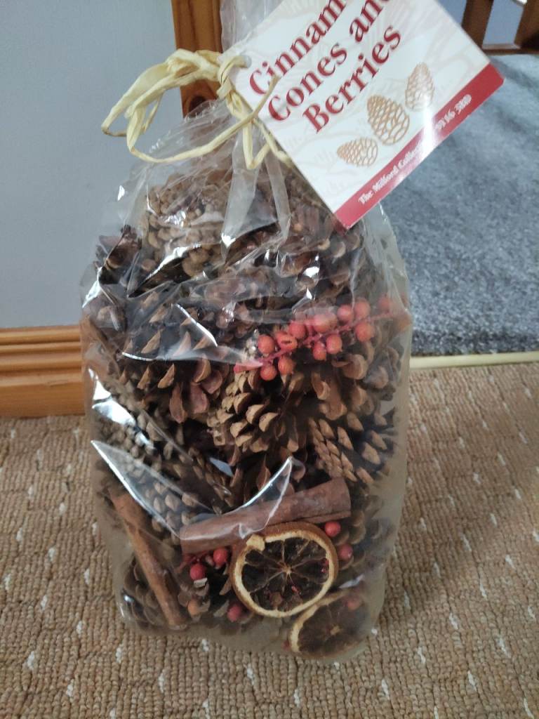 Cinnamon Cones and Berries Potpourri Bag - 500g, New