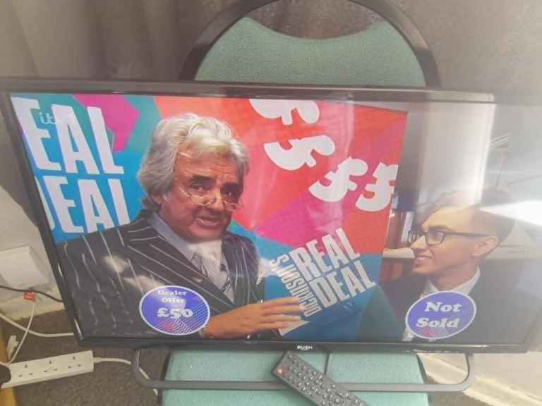 Black Flat Screen TV with Remote – Good Condition
