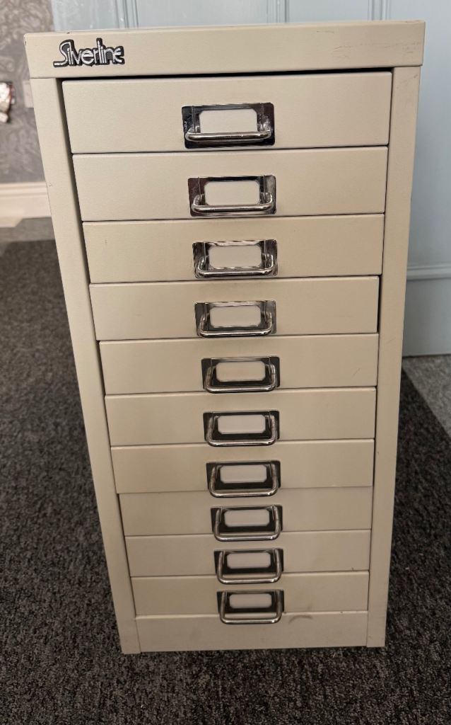 Silverline small metal filing cabinet 