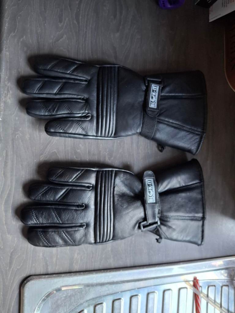 Motorcycle gloves
