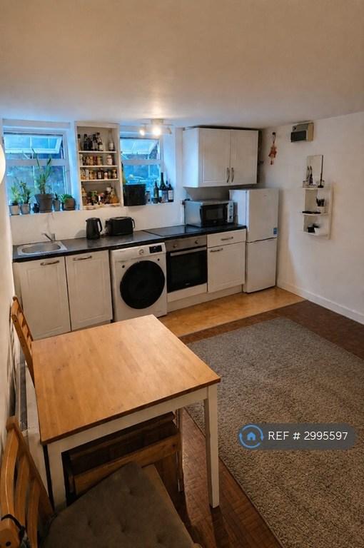 Studio flat in Osbaldeston Road, London, N16 (#2995597)