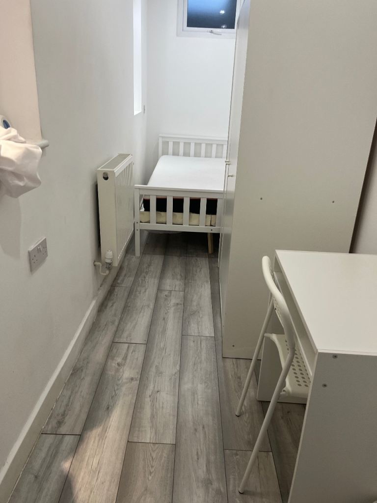 Silver street single room to rent