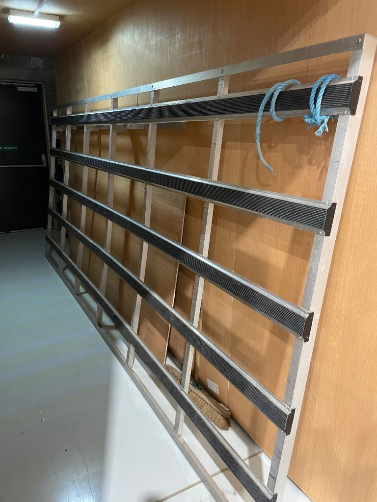 Van frail glass rack