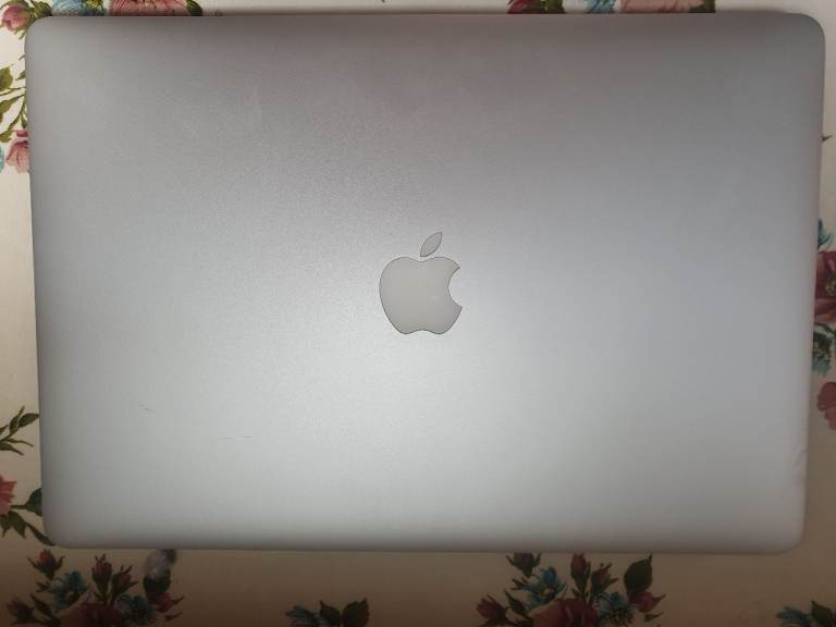 MacBook Pro, 15-inch, Mid 2015, 2.2GHz Intel Core i7, 16GB RAM, 256GB SSD