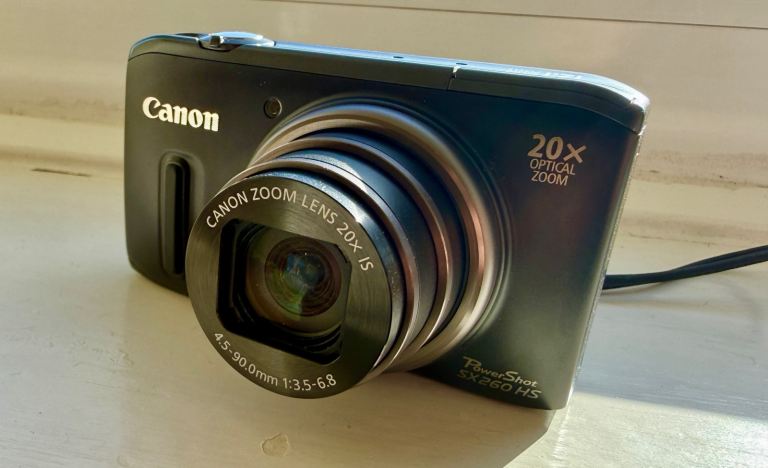 Canon PowerShot SX260 HS Digital Camera - 20x Optical Zoom