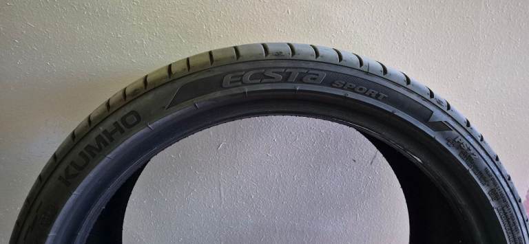 Kumho Ecsta Sport PS72 235/35/19" tyre