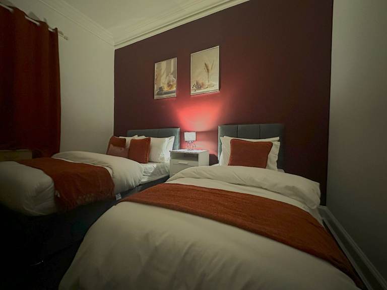 Fully Furnished  3 bed room in Leith EH6 £650-£700