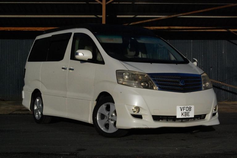 TOYOTA ALPHARD - White Auto Petrol 2008
