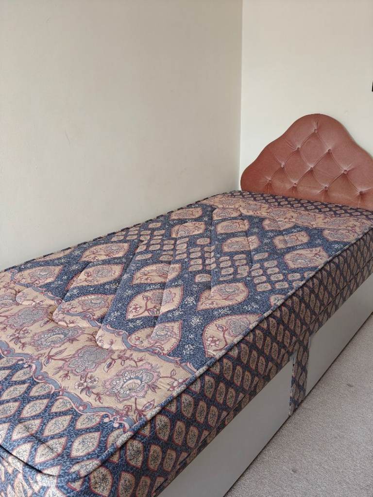 Single bed with mattress 
