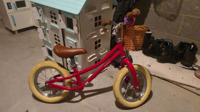 Bobbin child's balance bike