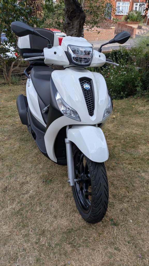 White Piaggio Medley 125 S abs. 2024