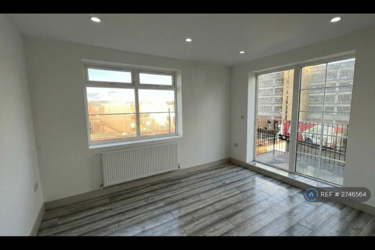 1 bedroom flat in High Street, Orpington, BR6 (1 bed) (#2746564)