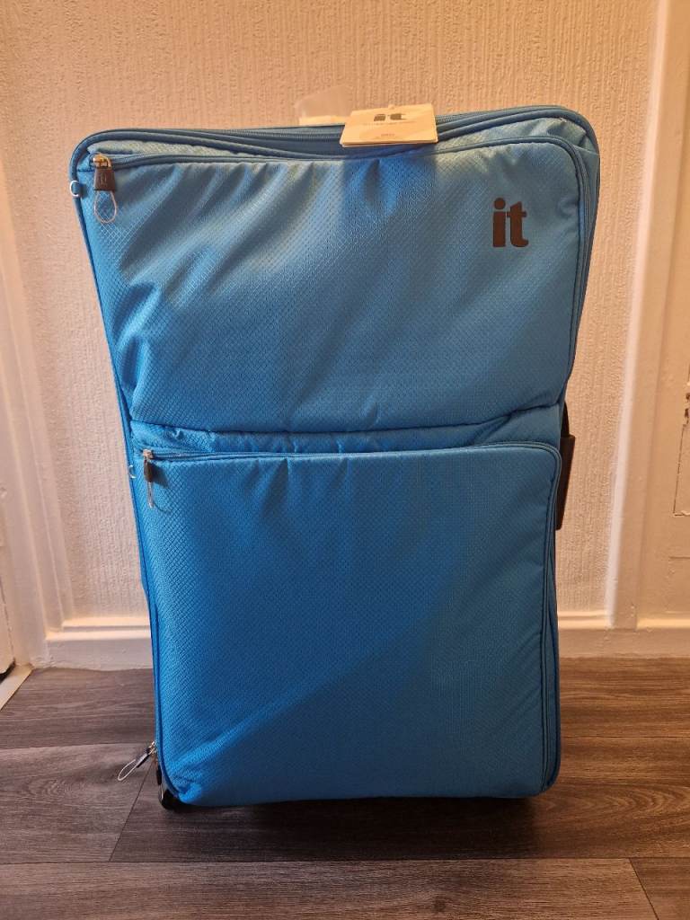 Brand New it Luggage World's Lightest Large 4-Wheel Suitcase (90L) - Blue