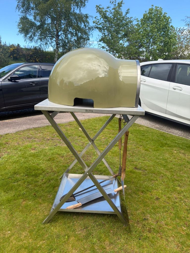 Pizza oven and accessories PENDING