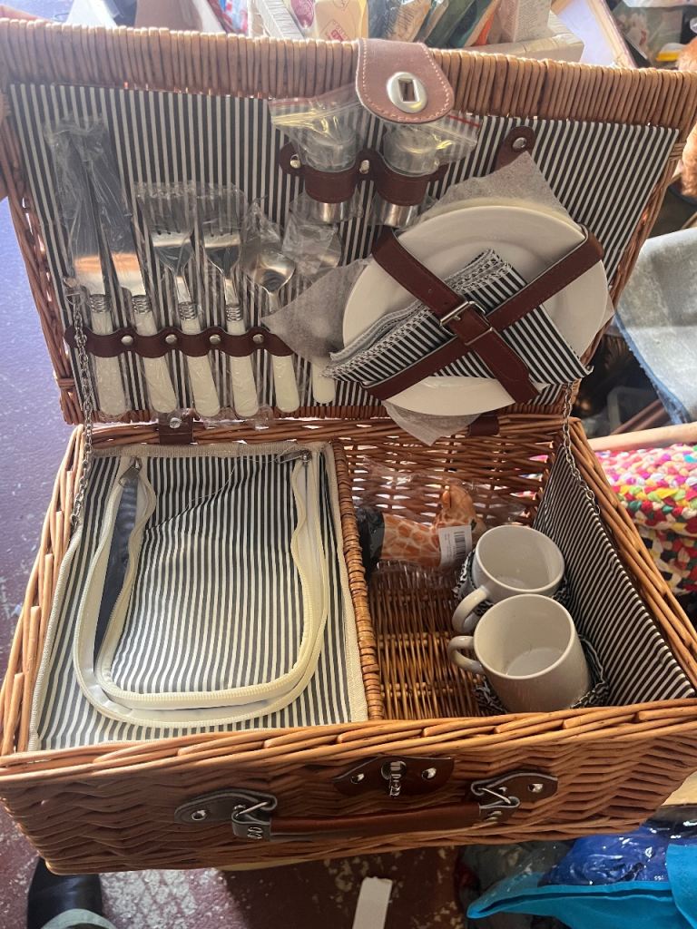 Never Used Before * Picnic set for 2 including chiller 