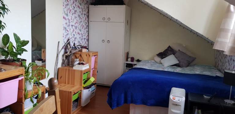 Fully furnished double room to let 