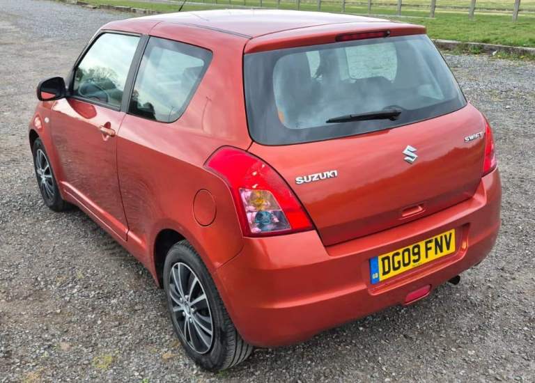 A beautiful car - 2009 Suzuki Swift - Sunlight Copper Pearl - 1.3 GL Petrol Manual 3 door