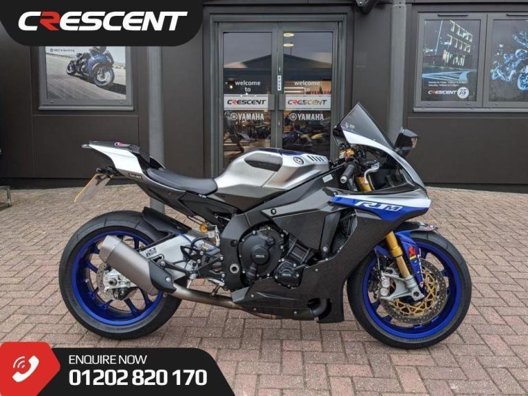 YAMAHA YZF-R1M 2018 - PRIVATE REG - BREMBO HPK DISCS - EXTRA CARBON FIBRE - FSH