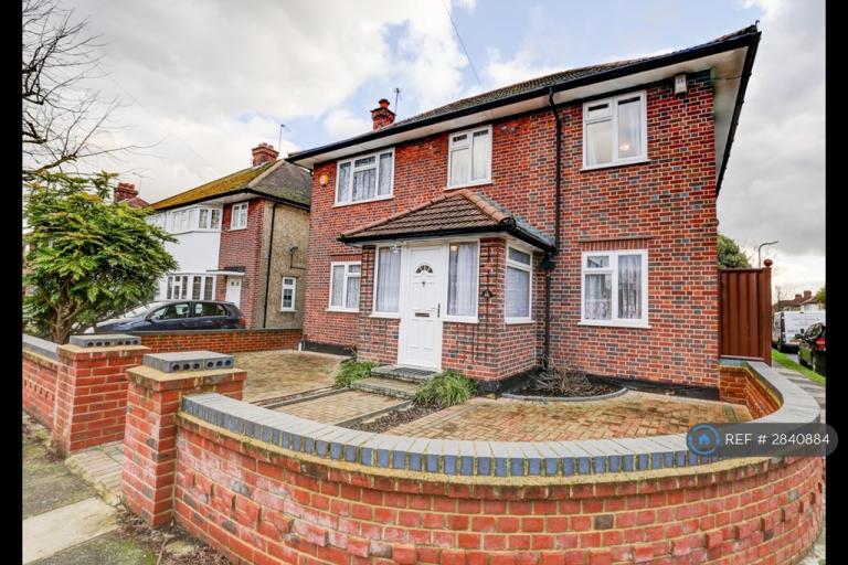 4 bedroom house in Boldmere Road, Pinner (West London), HA5 (4 bed) (#2840884)