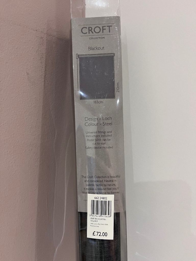Blackout roller blind 