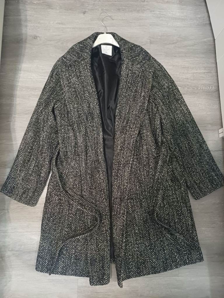 Primark XS Black and White Herringbone Coat – Good Condition