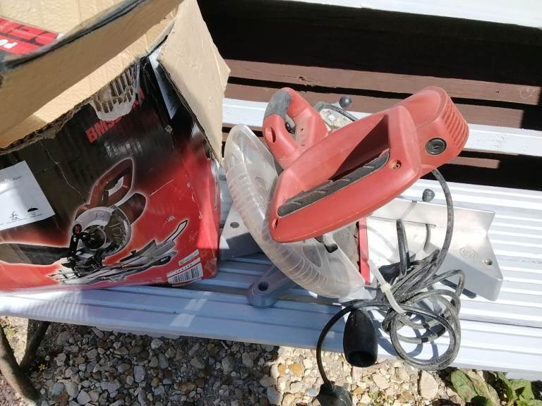 Electric mitre saw