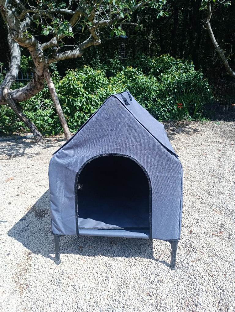 Dog kennel 