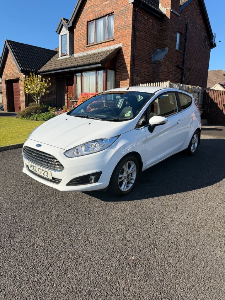 Ford, FIESTA, Hatchback, 2015, Manual, 1241 (cc), 3 doors