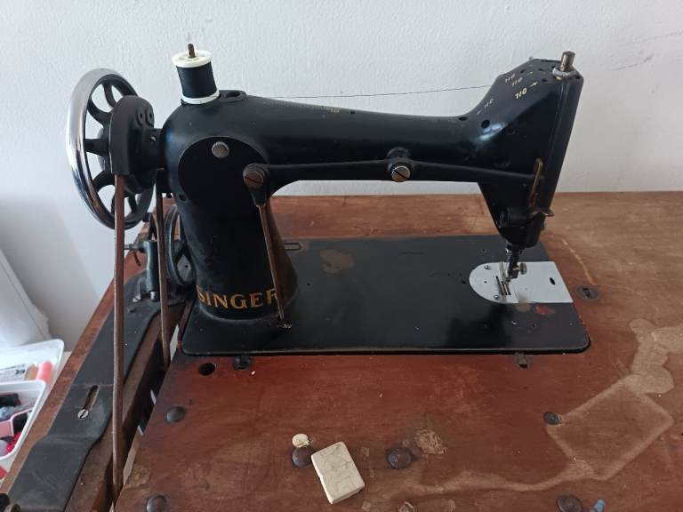 Vintage sewing machine (singer) 