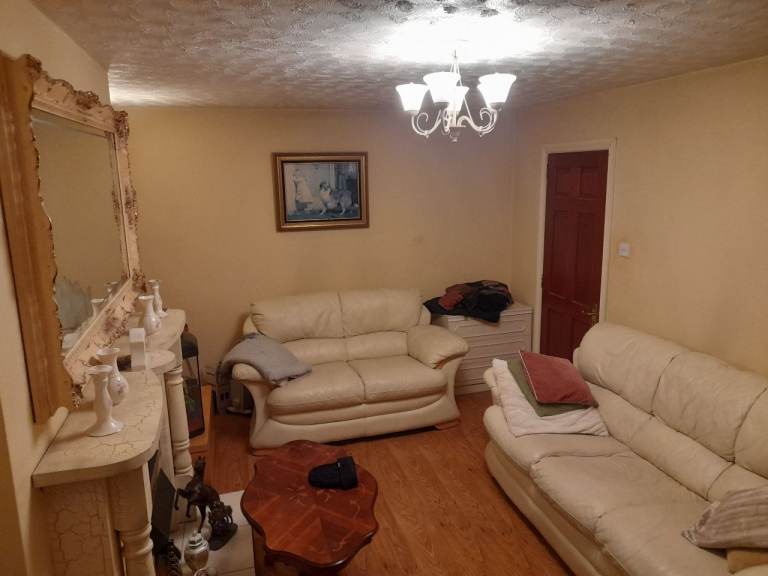 Single room for rent contact James 