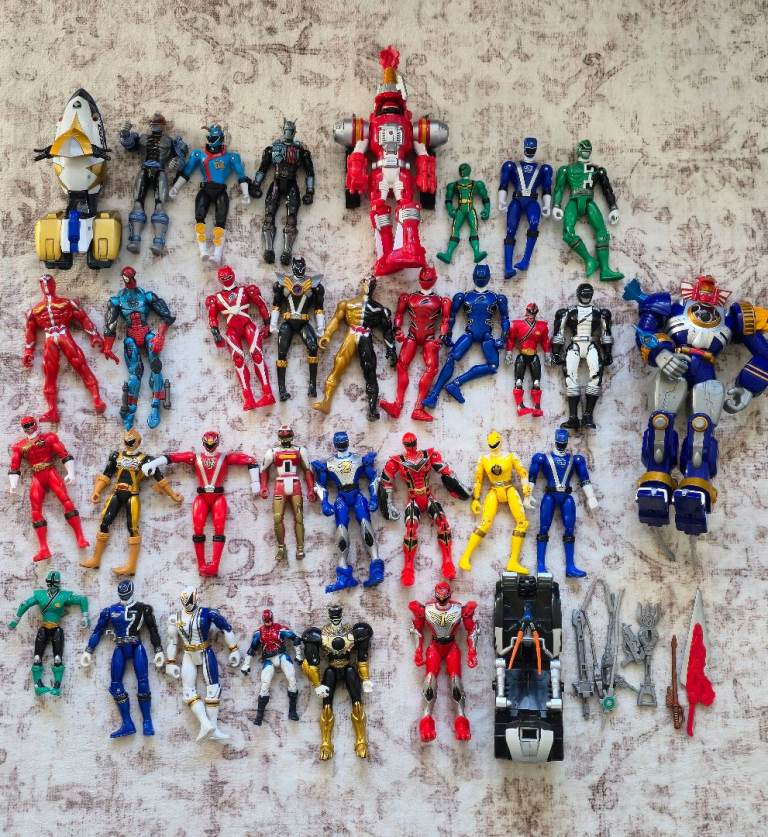 Power rangers figures