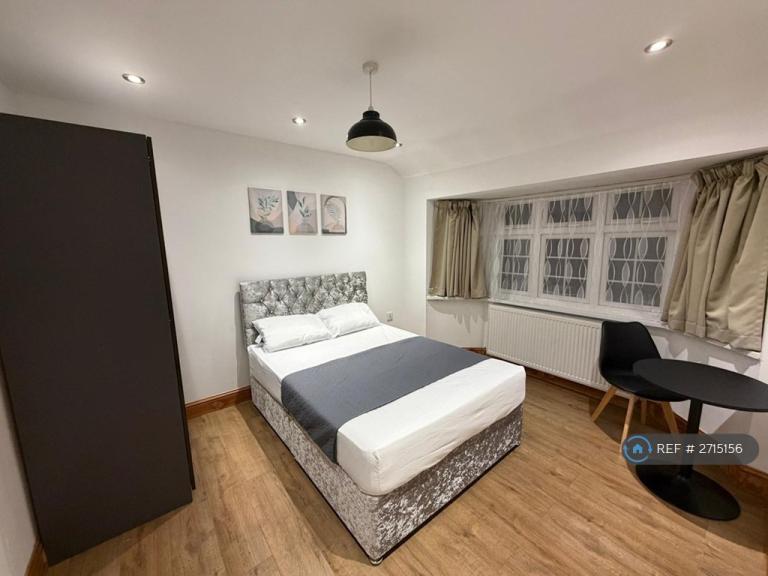 1 bedroom in Monks Park, Wembley, HA9 (#2715156)