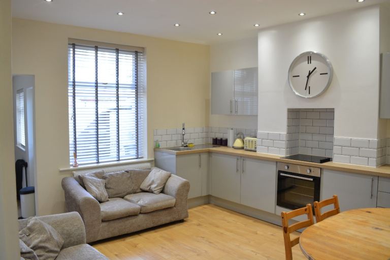 Room in House Share to Rent Burnley