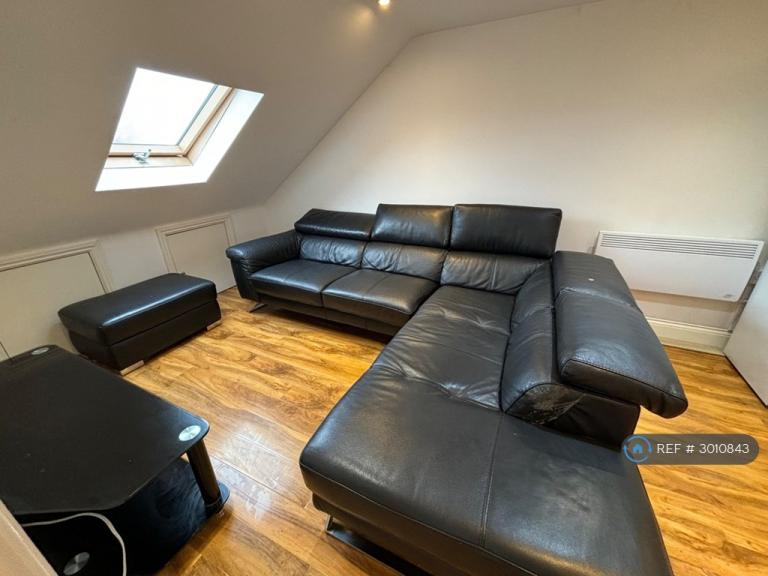 2 bedroom flat in Perth Road, London, N22 (2 bed) (#3010843)