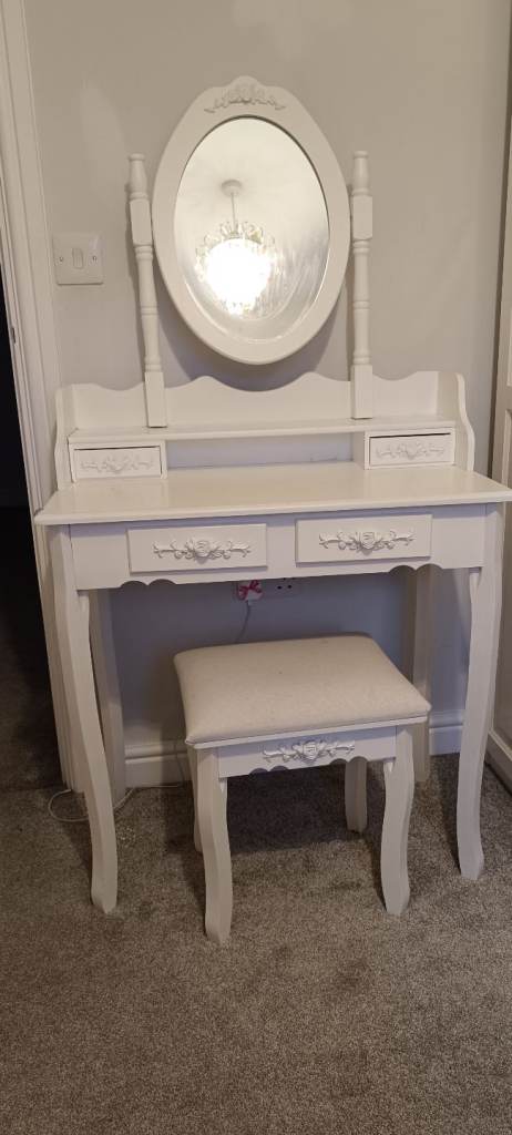 Vanity Table 