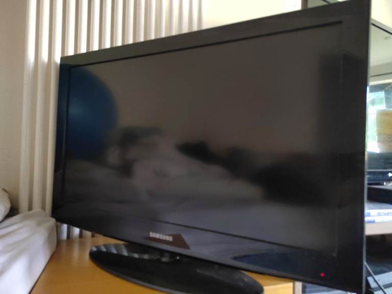 SAMSUNG TV 32 INCH
