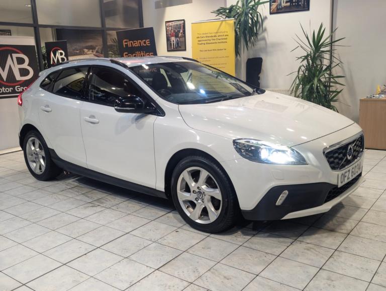 VOLVO V40 CROSS COUNTRY 1.6 D2 Lux(MB) 2013