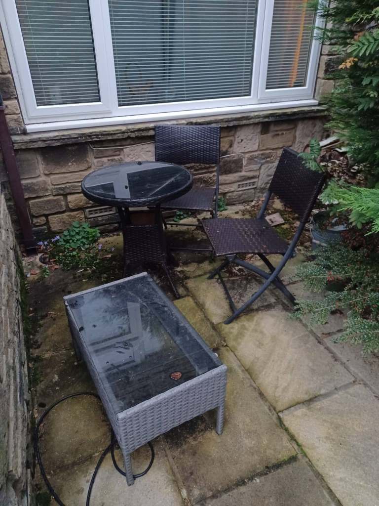 Outdoor chairs & tables