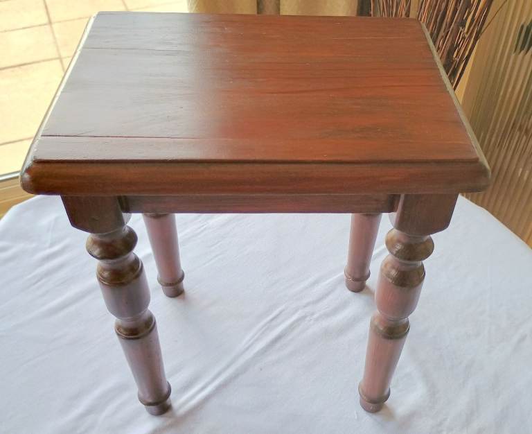 SMALL SIDE TABLE