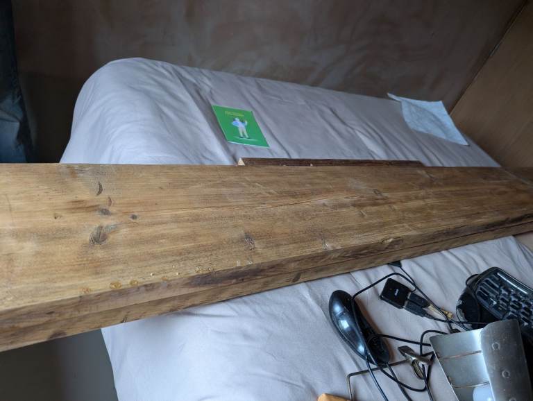 Free: 2 scaffolding planks, 260cm long