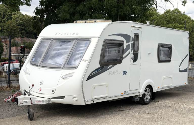 2009 STERLING ECCLES RUBY, 4 BERTH FIXED BED, END BATHROOM, MOTOR MOVER, AWNING!