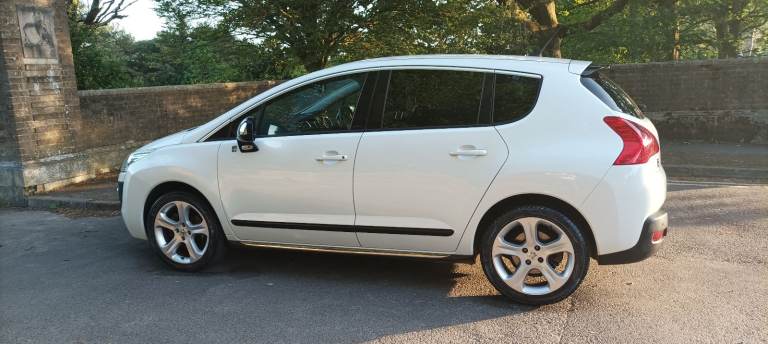 Peugeot 3008 H4 Self-Charging Hybrid 2013 Auto. 30,000 miles. 80 mpg. £20 Road Tax. 1-owner Superb.