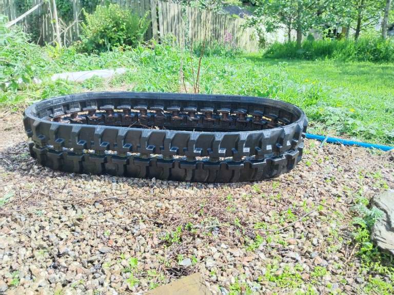 Hanix H15A mini digger tracks (2)