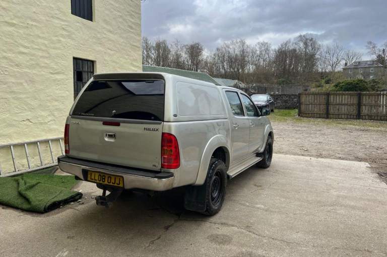 2008 toyota hilux for sale! 